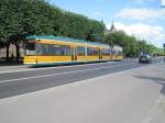 stockholm-djurgardslinjen-museumstrasenbahn 7.7.2010 15:52 Moderner Elektrotriebwagen als �bungswagen auf der historischen Djurg�rdslinie zwischen den Haltestellen Nybroplan und Styrmansgatan.