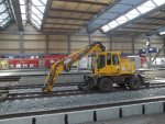 Ein 2-Wegebagger der Strabag ...  Robert Waldeck 02.05.2011