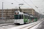 strasenbahn-basel-bvb-blt Motorwagen 666 mit der MUBA Vollwerbung bedient die Haltestelle Dreirosenbr�cke. Die Aufnahme stammt vom 13.01.2010.