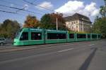 Be 6/8 Combino mit der Betriebsnummer 326 im Aeschengraben. Die ...