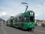 strasenbahn-basel-bvb-blt 3 Wagenzug auf der Linie 14 f�hrt �ber die Mittlere Rheinbr�cke Richtung Schiffl�nde. Die Aufnahme stammt vom 26.04.2010.