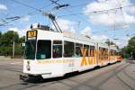 strasenbahn-basel-bvb-blt BLT 240 am 27.07.10 auf der Linie 10 am Bahnhof SBB f�hrt mit Blaulicht durch die Stadt, ob er dadurch schneller ist??? 
Angeh�ngt ist der BLT Schindler 107.