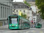strasenbahn-basel-bvb-blt Combino Be 4/8 309 bei der Steigung am Steinenberg auf der Linie 8
am 28.07.10