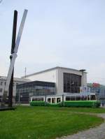 Grazer Hauptbahnhof mit Strassenbahn. 02.05.2010   ...