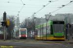 Niederflur-Stra�enbahn-Prototyp SOLARIS Tramino - 451 und Niederflur-Stra�enbahn Siemens Combino - ...