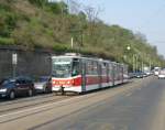 Der KT8D5.RN2P mit der Nummer 9069 steht an der Haltestelle ...