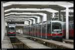 strasenbahn-wien Links ein ULF vom Typ A und rechts 2 B im Betriebshof Favoriten. Legal von vor dem Hallentor aufgenommen am 14.02.10.