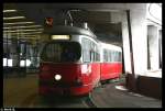 strasenbahn-wien E1 4833 aufm 42er zu Antonigasse in der Unterirdischen Endstellensektion am Schottentor. Aufgenommen am 14.02.10.