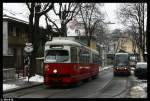 strasenbahn-wien Endstelle Gersthof Wallri�stra�e mit ULF aufm 40er der den 9er �berholt um zur Endstelle Gersthof Herbeckestra�e zu fahren. Aufgenommen am 15.02.10