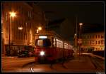 strasenbahn-wien Wagen 4548 vom Typ E1 und sein Beiwagen stehen am Abend des 14.02.10 bereit zur R�ckfahrt nach Ottakring am Friedrich Engels Platz.