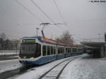 Strasenbahn Zurich VBZ Nr. 3013 (Be 5/6 ''Cobra'') beim Bahnhofquai/HB. An diesem Morgen lief der Scheibenwischer der Cobra 3013 aus Hochtouren... bis er den Dienst quittierte.