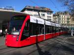 Das blutrote Testtram Be 6/8 659 aus Bern beim Halt ...