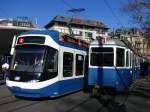 Strasenbahn Zurich Am 6.April sah ich nur noch auf der Linie 2 Miragen. Hier besetzten sie zumindest noch jeden zweiten Kurs, w�hrend die restlichen von Cobras gefahren wurden. Hier sind beide Fahrzeugtypen am Bellevue zu sehen. 