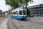 Strasenbahn Zurich Be 4/6 2044 und Be 4/6 2313 erreichen am 30.6.10 die Endhaltestelle Bahnhof Tiefenbrunnen.