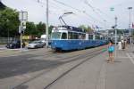 Strasenbahn Zurich Be 4/6 1685 und Be 4/6 1688 warten am 30.6.10, bis sie aus der Haltestelle B�rkliplatz ausfahren k�nnen.