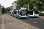 Strasenbahn Zurich Be 5/6 3055 befindet sich am 30.6.10 zwischen B�rsenstrasse und B�rkliplatz.