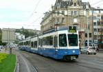 Strasenbahn Zurich Jetzt ist es Realit�t: Sanfte Be 4/8 2120 mit Pony Be 2/4 2420 auf der Linie 7 beim Hauptbahnhof am 28.07.10. Man beachte die angepasste Frontkupplung.