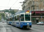 Strasenbahn Zurich Speziell angebrachte Kleber f�r die Baustellenbedingte (Escher-Wyssplatz) Linie 4/13 mit Be 4/6 2043 und Pony beim Hauptbahnhof am 28.07.10.