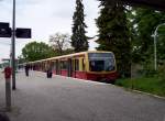 strausberg Strausberg (Endstation S5 und Regionalbahn NE 26), S-Bahnsteig mit abfahrbereiter S5 (20.05.2010)