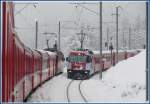 RE1133 wartet in Sils im Domleschg auf den RE1132 aus ...