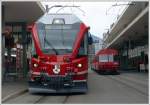strecke-arosabahn-ch-a F�nf Allegra-Triebz�ge sind mittlerweilen abgeliefert von Stadler Rail an die RhB. Die Z�ge 3501 - 3504 wurden heute in Landquart getauft. Um 11.10Uhr fuhr der Allegra 3503 aus Arosa kommend ab Gleis 1 in Chur direkt Richtung Landquart mit �berqueren der SBB-Geleise. Ab dem Arosaareal gibt es normalerweise keine Passagierz�ge nach Landquart. (01.05.2010)
