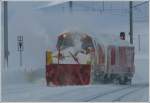 strecke-berninabahn-sm-ti Ziel erreicht, Xrot 9219 und Gem 4/4 802 treffen in Ospizio Bernina ein. (12.01.2010)