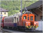 strecke-berninabahn-sm-ti Im RhB Bahnhof rangiert Ge 2/2 162 einen Salonwagen f�r geladene G�ste des ersten Berninabahnfestes in Tirano. (08.05.2010)