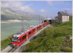 strecke-berninabahn-sm-ti Zum Gl�ck ist der Fahrplan am Morgen fr�h noch nicht so gedr�ngt, sodass genug Zeit bleibt auszusteigen und auch noch eine Fotostelle zu suchen. R1613 beim Verlassen der Station Ospizio Bernina 2253m �./M. (14.07.2010)