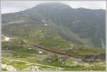 strecke-berninabahn-sm-ti R1640 mit Triebwagen ABe 4/4 II 43 und 49 inkl. zwei offenen Panoramawagen unterhalb der Scala Galerie kurz vor dem Seeende. Auf diesem Bild ist gut die alte Linienf�hrung zu entdecken,(14.07.2010)