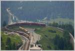strecke-berninabahn-sm-ti Immer wieder viel beachtet, die Ausfahrtskurve von Alp Gr�m. (14.07.2010)