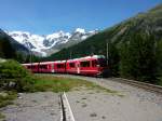strecke-berninabahn-sm-ti Ein Allegra Triebzug auf dem Weg nach Tirano vor dem Morteratsch Gletscher.