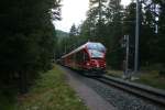 strecke-berninabahn-sm-ti F�r den Zug 4661 (Pontresina - Poschiavo) reicht grunds�tzlich ein einzelner Allegra-Triebzug problemlos aus. Am 27.7.2010 wurden dem GmP daf�r einige Holzwagen mitgegeben. Aufnahme zwischen Pontresina und Surovas. 