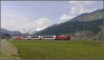 strecke-oberland-ch-di Ge 4/4 I 609 Linard f�hrt mit dem GlacierExpress 900 durch Castrisch Richtung Chur. (08.04.2010)