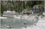 strecke-oberland-ch-di Und schon folgt der G�terzug aus Disentis mit Ge 6/6 II 707 'Scuol' mit leeren Schienenwagen der MGB und leeren Zementsilowagen von der Gotthard-Basistunnel-Baustelle in Sedrun. (28.04.2010)