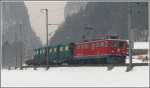 strecke-prattigau-lq-da Ge 6/6 II 707 'Scuol' zieht den M�llzug nach Davos Platz und hat bei Seewis-Valzeina soeben die Klus, den Eingang zum Pr�ttigau, passiert. (10.02.2010)