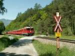 strecke-prattigau-lq-da 'Die kleine Rote' RE nach Scuol zwischen Malans und Gr�sch.24.05.10

