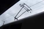 Der Stromabnehmer eines ICE ...  Jan Arnold 10.11.2010