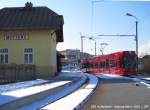 stubaitalbahn N�356 betritt den Bahnhof Mutters talw�rts. Anfang M�rz 2010 kHds Die Schier im Mittelgrund rechts geh�ren nat�rlich mir.