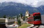 stubaitalbahn N�351 hat den Trenner bei der alten Stubaier Remise passiert und macht sich nun auf nach Fulpmes. Man beachte den frischen Schnee vom vergangenen Wochenende links oben im Bild. Mitte Juli 2010 kHds
