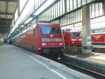 stuttgart-hbf Ein IC nach Saarbr�cken am 07.04.10 im Stuttgarter Hbf (im Hintergrund ein IC nach Z�rich)