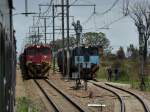 Irgendwo zwischen Klerksdorp und Johannesburg überholt der Shosholoza Meyl einen Güterzug sowie einige Prasa E-Loks. Aufgenommen am 20.11.2014.