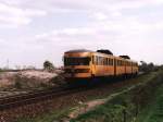 SYNTUS 186 (Syntus) mit Regionalzug 31045 Almelo-Mari�nberg bei Vriezenveen am 7-5-2001. Bild und scan: Date Jan de Vries.