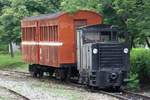 Die erste Diesellok der AFR (Alishan Forest Railway) wurde 1926 von Kato Seisakusho geliefert. Diese Bm Lok hat ein Dienstgewicht von 7t und eine Leistung von 120PS. Chiayi Garage Park am 03.Juni 2017.