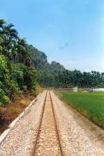 Streckenansicht der JiJi-Line, etwa 5 Km nach Er Shui am 22.Mai 2005, aufgenommen vom Fahrgastraum neben dem Fhrerstand des DRC 1032.