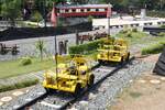 Nummernlose Kleinwagen im Black Bridge Railway Park in Nakhon Lampang am 24.März 2023.