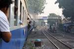 Fahrt mit dem Steam Engine Train 901 am 26.Mrz 2010 zwischen Hua Lamphong und Samsen.