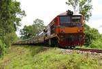 Die ALS 4134 und die Nr. 258 (Namtok- Thonburi) erreichen in krze die River Kwai Bridge und den Bahnhof Saphan Kwai Yai.
Montag, 7. August 2017