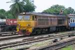 ALS 4145 (Co'Co', de, Alsthom, Bj.1974/75) am 29.Oktober 2010 vor dem ORD 463 (Phatthalung - Sungai Kolok) im Bf. Hat Yai Junction.