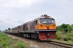 SRT 4538 hat mit Ord 254 auf dem Weg von Lang Suan nach Bangkok-Thonburi am 29.07.14 nach einem Halt soeben den Bahnhof Wang Phong verlassen.