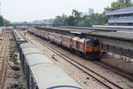 GEA 4554 (Co'Co', de, General Electric, Bj.1995) mit dem 2 Stunden verspäteten EXP 37 am 24.Mai 2016 im Bf. Hat Yai.